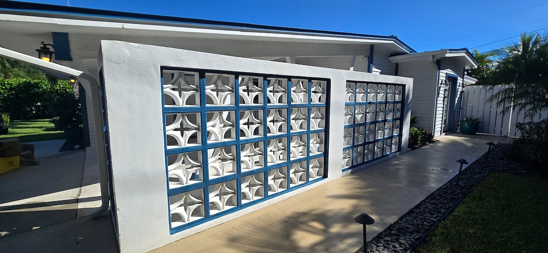 Pressure Cleaning of Driveway, sidewalk and retaining wall located in Jupiter FL 33469